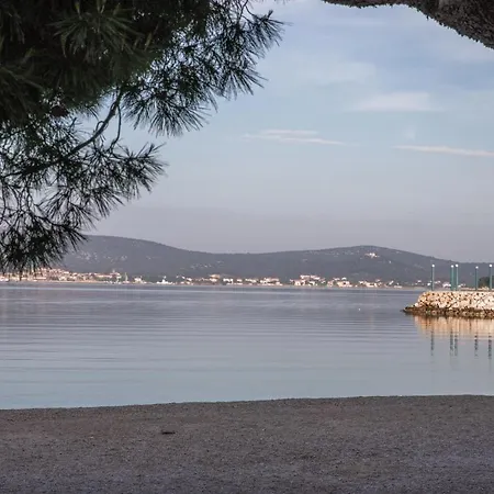 Dina Biograd Na Moru