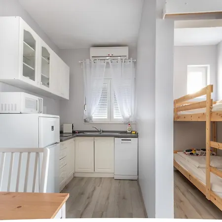 Apartment Dina Biograd Na Moru