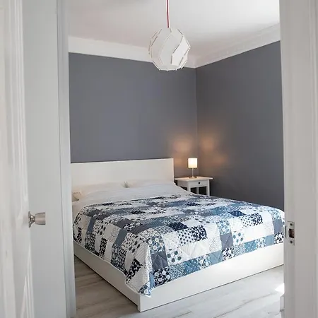 Dina Biograd Na Moru