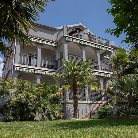 Dina Apartamento
