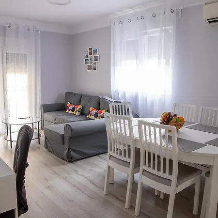 Dina Biograd Na Moru