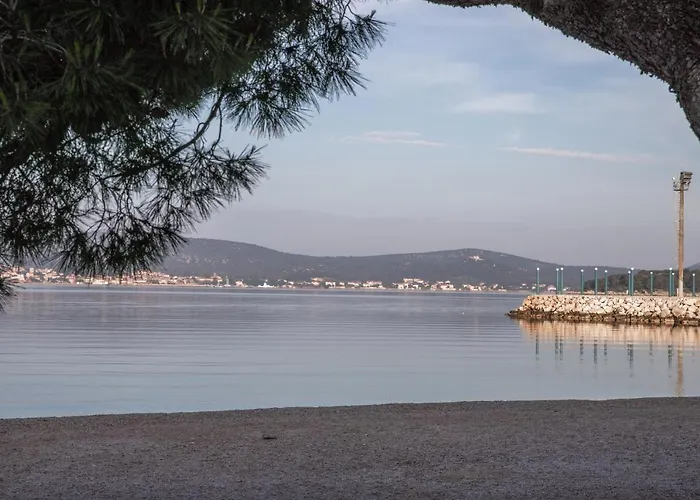 Dina ביוגראד נה מורו