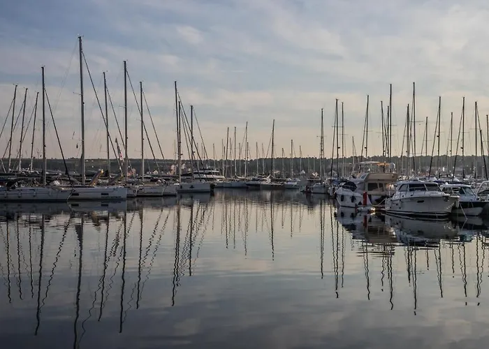 Апартаменты Dina *