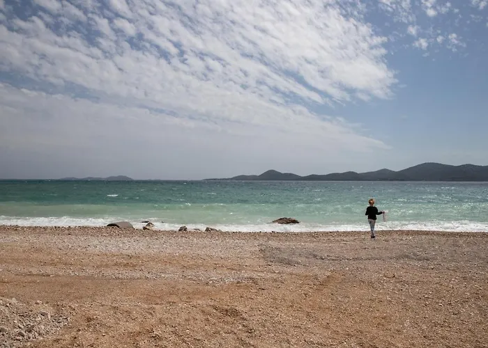 Dina * ביוגראד נה מורו