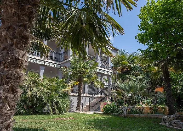 Dina * ביוגראד נה מורו