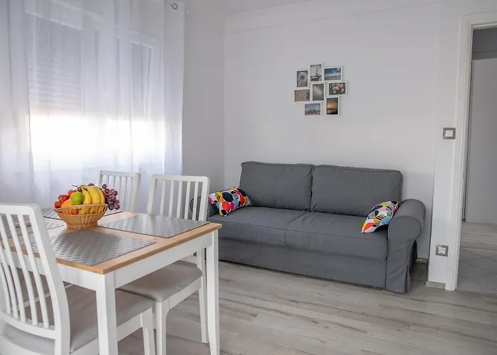 Апартаменты Dina Биоград-на-Мору