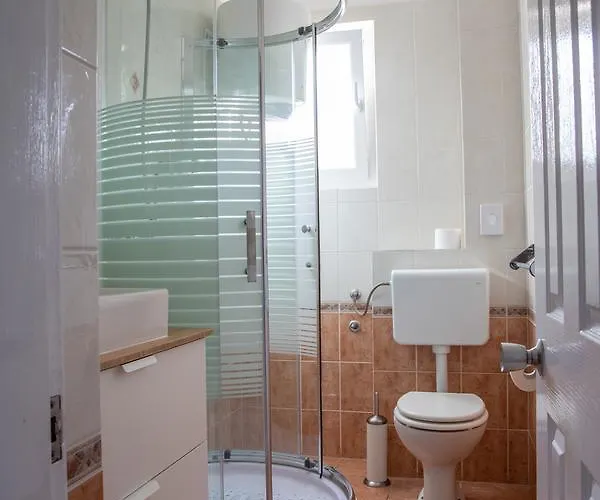 Апартаменты Dina *