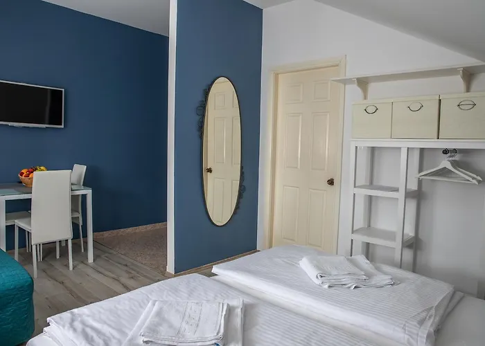 Dina * ביוגראד נה מורו