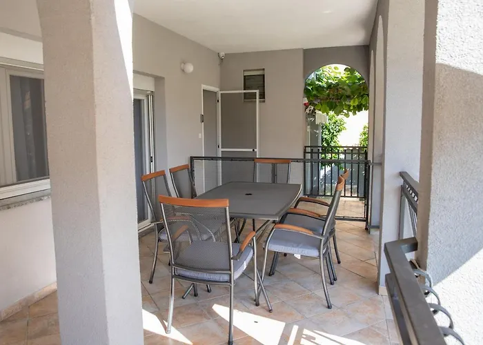 Апартаменты Dina Биоград-на-Мору