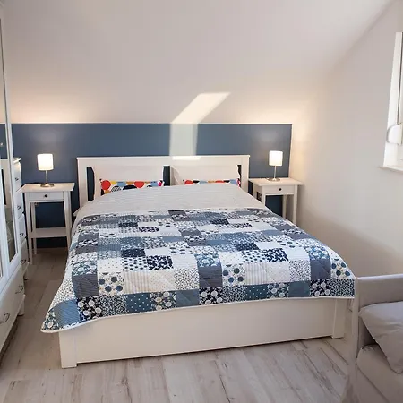 Dina Biograd Na Moru