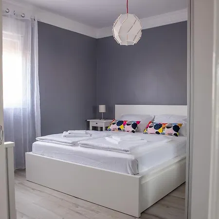 Dina * Biograd Na Moru