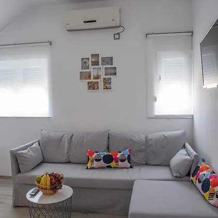 Dina Apartmán Biograd Na Moru